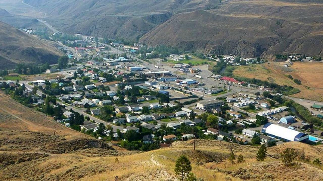 Oasis Hotel Cache Creek Eksteriør bilde